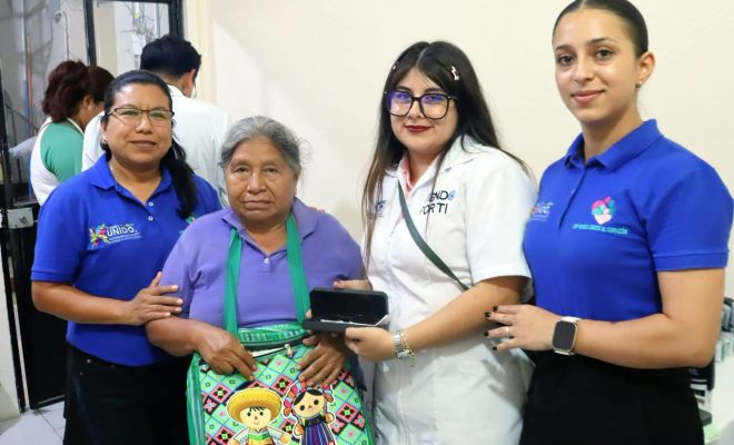 Ayuntamiento de Chicontepec fortalece la salud visual con entrega de lentes subsidiados