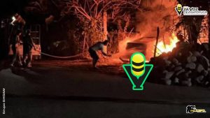 Incendian vehículo de ex alcalde Leonardo Mendoza, en Benito Juárez 