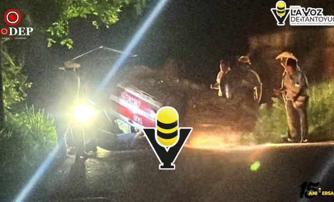 Taxista termina volcado en el tramo Mexcatla - Buena Vista, Chicontepec