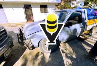 Vehículo de purificadora anda a la buena de Dios y pone en riego a la ciudadanía