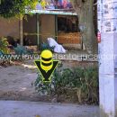 Localizan a hombre sin vida sentado en un kiosko