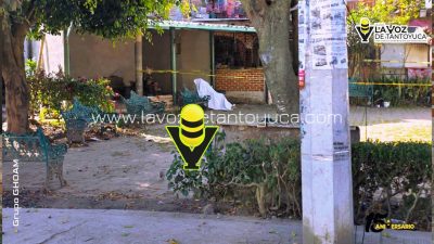 Localizan a hombre sin vida sentado en un kiosko