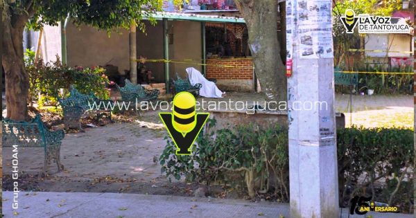 Localizan a hombre sin vida sentado en un kiosko