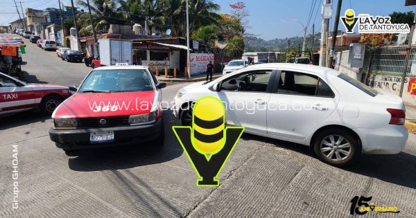 Automovilista provoca percance vial por conducir sin precaución