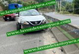 Automovilista se impacta contra una barrera de concreto