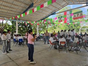 El IMM imparte plática sobre abuso sexual a estudiantes de telesecundaria en Terrero, en Tantoyuca 