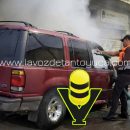 Posible corto circuito provoca el incendio de una camioneta, en Tempoal