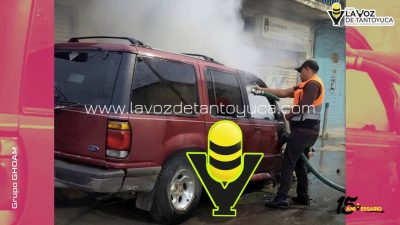 Posible corto circuito provoca el incendio de una camioneta, en Tempoal