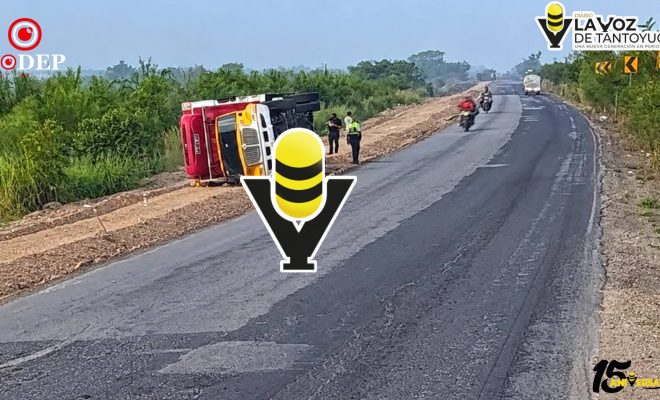 Vuelca camión de caja seca sobre la carretera Alazán-Canoas