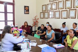 Aristea Fernández fortalece vínculo con la comunidad educativa de Las Silletas