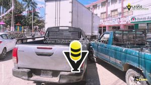 Camión provoca percance vial en el Centro de Tempoal