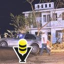 Vehículo termina arriba de un montículo de tierra, en Tantoyuca