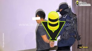 Policía Municipal detiene a sujeto tras agredir a sus vecinos