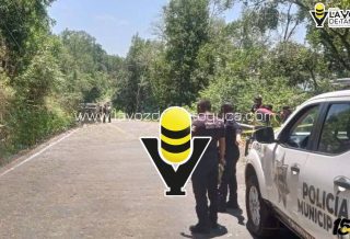Recuperan camioneta tras asalto y agresión a conductor, en Atlapexco
