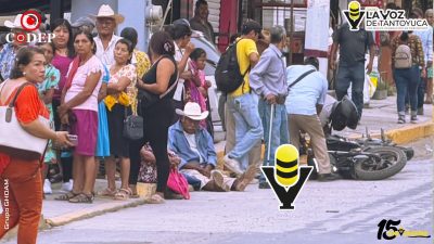 Motociclista y acompañante resultan con lesiones mínimas tras aparatosa caída