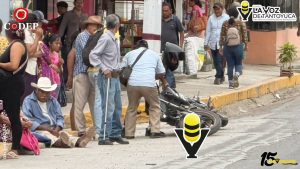 Motociclista y acompañante resultan con lesiones mínimas tras aparatosa caída
