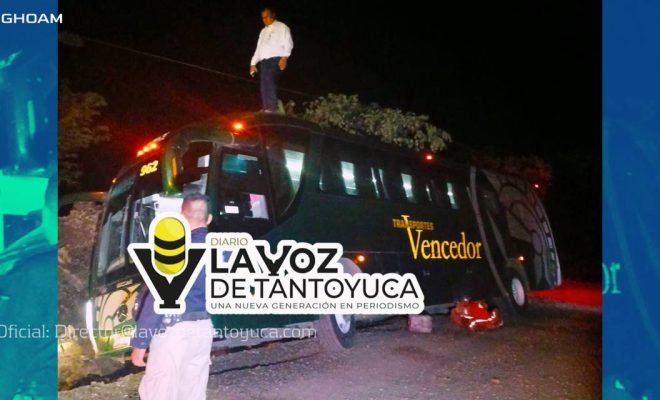 Autobús Vencedor a punto estuvo de volcar en la México - Tampico