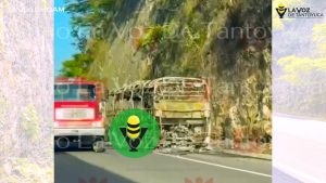 Se incendia autobús en la autopista Valles - Rayón; pasajeros resultan ilesos 