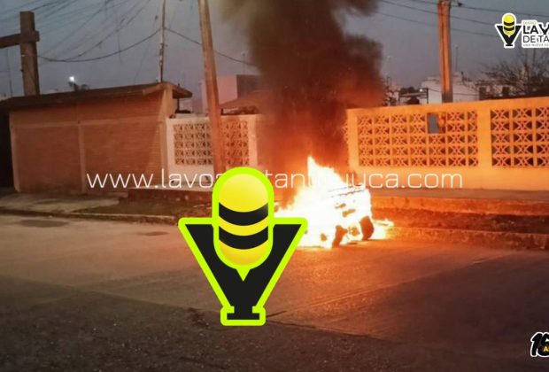 Cuatrimoto termina calcinada por presunto corto circuito