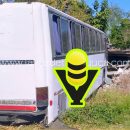 Autobús de turismo se queda sin frenos y se impacta contra vivienda, en Cerro Azul