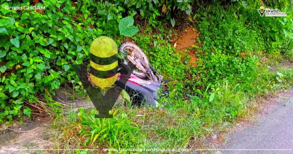 Localizan motocicleta abandonada en una cuneta, en Chicontepec