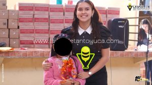 Entrega DIF municipal desayunos calientes en la Escuela Primaria Adolfo López Mateos, en Chicontepec