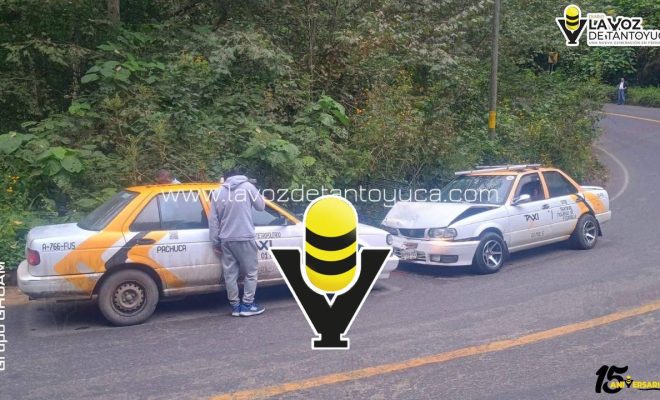Choque entre taxis en la México - Tampico deja solo daños materiales