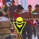 Mujer embarazada es auxiliada tras caer de su propia altura