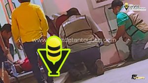 Mujer embarazada es auxiliada tras caer de su propia altura 