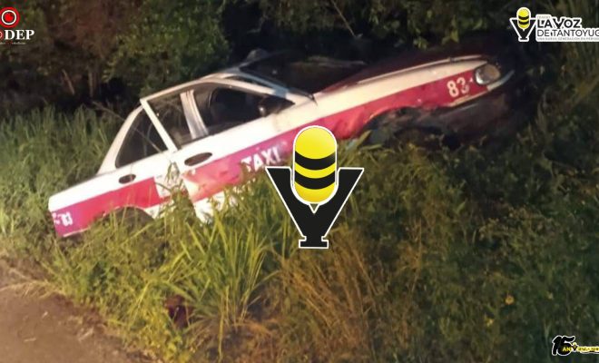 Taxi termina fuera de la carretera en Tamalín; no hubo lesionados