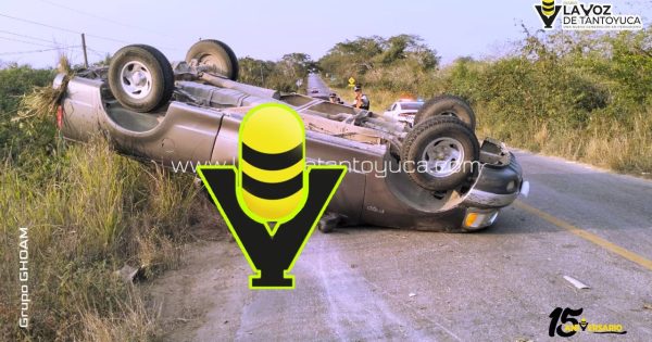 Vuelca camioneta en la Alazán - Canoas, en Tempoal