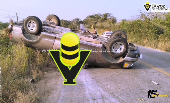 Vuelca camioneta en la Alazán - Canoas, en Tempoal