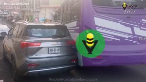 Microbús Tratan provoca percance vial en la Zona Centro