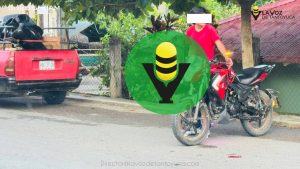 Joven motociclista resulta ileso en choque