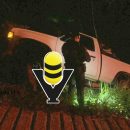 Camioneta queda al borde de la volcadura tras falla mecánica en pendiente de Tantoyuca