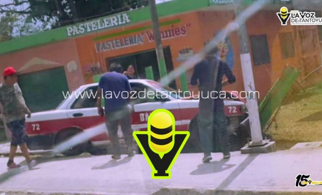 Taxista resulta ileso tras chocar contra un cerco, en Tempoal