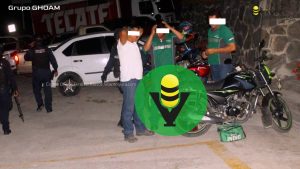 Se quedaron a medio chupe; les cayó la policía a empleados de Heineken 
