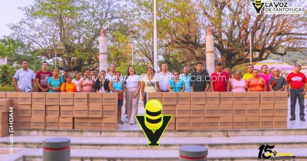 Respalda Ayuntamiento a boleros y comerciantes con entrega de despensas en Tantoyuca