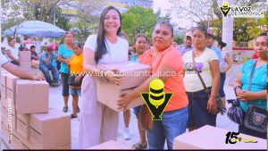 Respalda Ayuntamiento a boleros y comerciantes con entrega de despensas en Tantoyuca