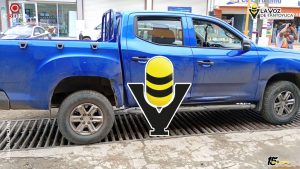 Choque entre camionetas deja solo daños materiales en la colonia Reforma