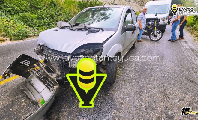 Automovilista evita colisión frontal con tráiler y se impacta contra roca en la Papantla - Poza Rica