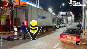 Camión provoca daños al cableado eléctrico en pleno centro de Tantoyuca