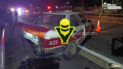 ¡Choque brutal entre taxis en la México–Tuxpan termina con una unidad volcada y abandonada!