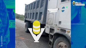 Accidente en la Alazán - Canoas; camión pierde neumático y golpea a vehículo