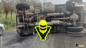 Vuelca camión de volteo en Coyutla 