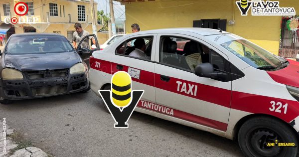 Choque entre taxi y auto compacto deja daños materiales mínimos