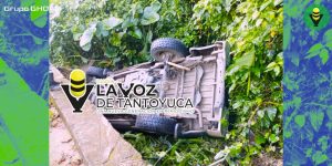 Vuelca camioneta en camino vecinal 