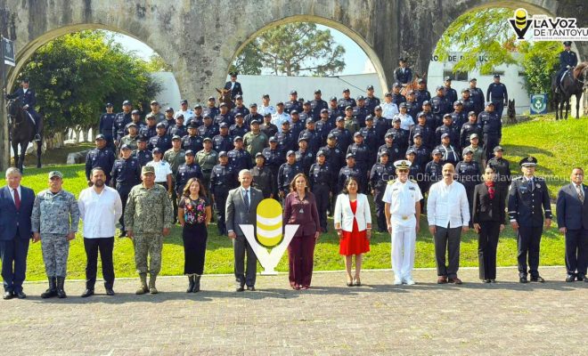 Fiscal General asiste a la ceremonia de graduación en el CEIS