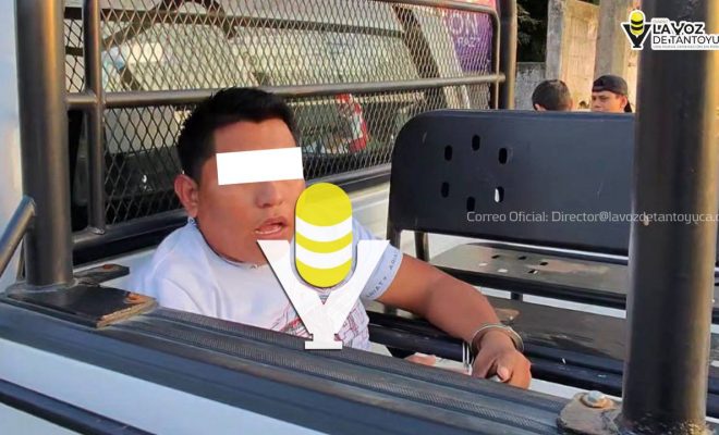 Camioneta se mete a una escuela y arrolla a una mujer