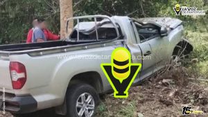 Confirman el deceso de dos personas en aparatosa volcadura de camioneta en la Sierra de Otontepec